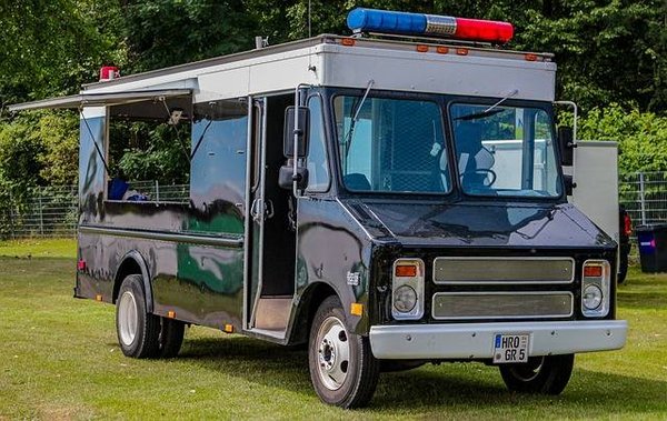 Comment trouver et choisir les meilleurs food trucks et stands de nourriture lors d'un festival ?