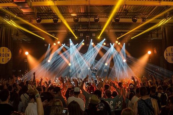 Comment apprécier et comprendre les œuvres d'arts plastiques des festivals du monde ?