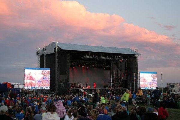 Quelles sont les précautions à prendre pour respecter l'environnement lors d'un festival en plein air ?